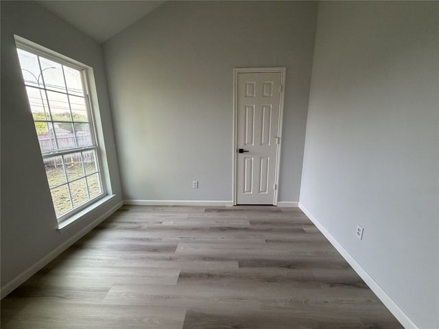 900 Cornfield Drive, Arlington, TX 76017