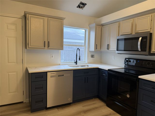 900 Cornfield Drive, Arlington, TX 76017