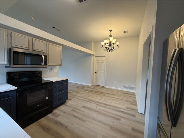 900 Cornfield Drive, Arlington, TX 76017