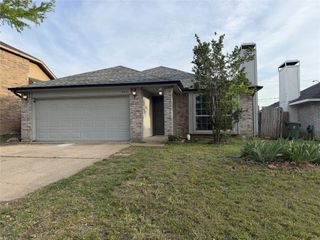 900 Cornfield Drive, Arlington, TX 76017