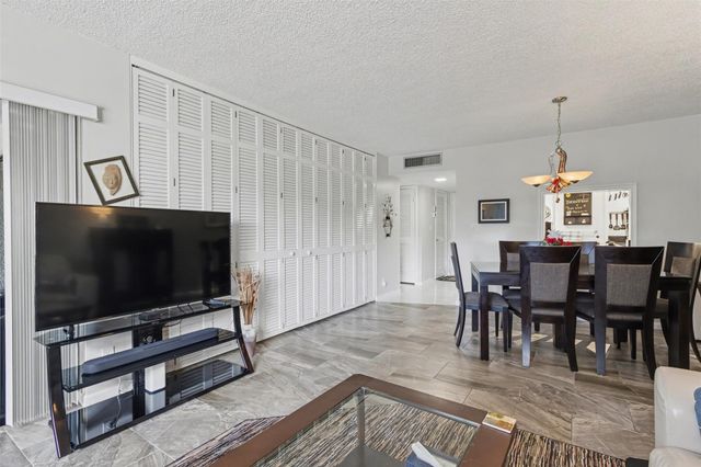 2307 S Cypress Bend Dr 106, Pompano Beach, FL 33069