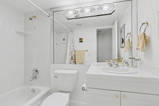 2307 S Cypress Bend Dr 106, Pompano Beach, FL 33069