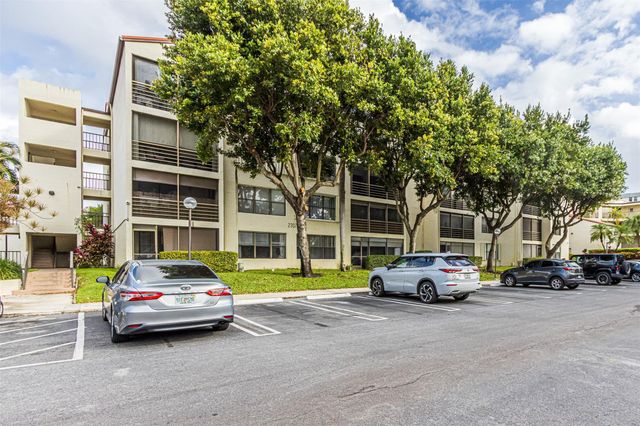 2307 S Cypress Bend Dr 106, Pompano Beach, FL 33069