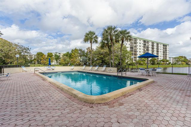 2307 S Cypress Bend Dr 106, Pompano Beach, FL 33069