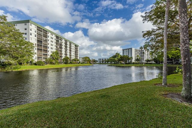 2307 S Cypress Bend Dr 106, Pompano Beach, FL 33069