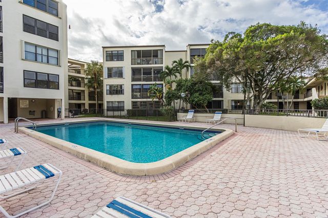 2307 S Cypress Bend Dr 106, Pompano Beach, FL 33069