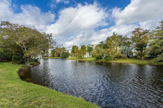 2307 S Cypress Bend Dr 106, Pompano Beach, FL 33069