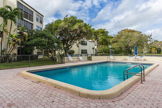 2307 S Cypress Bend Dr 106, Pompano Beach, FL 33069