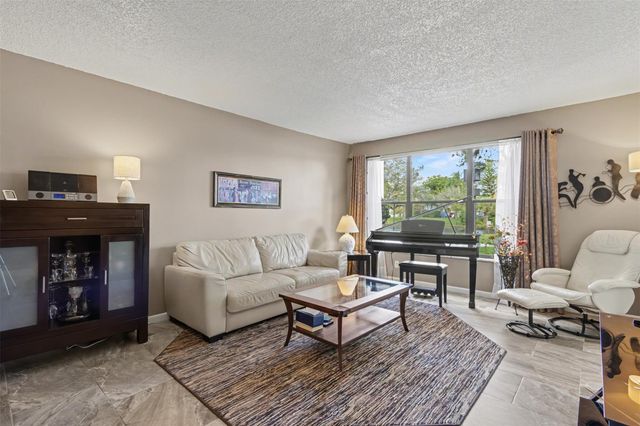 2307 S Cypress Bend Dr 106, Pompano Beach, FL 33069