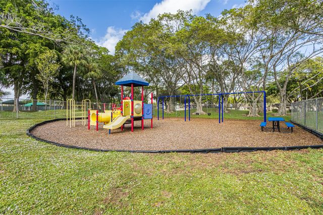 2307 S Cypress Bend Dr 106, Pompano Beach, FL 33069