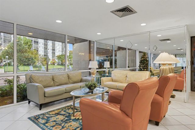 2307 S Cypress Bend Dr 106, Pompano Beach, FL 33069