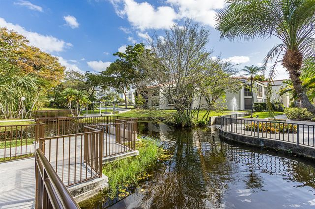 2307 S Cypress Bend Dr 106, Pompano Beach, FL 33069