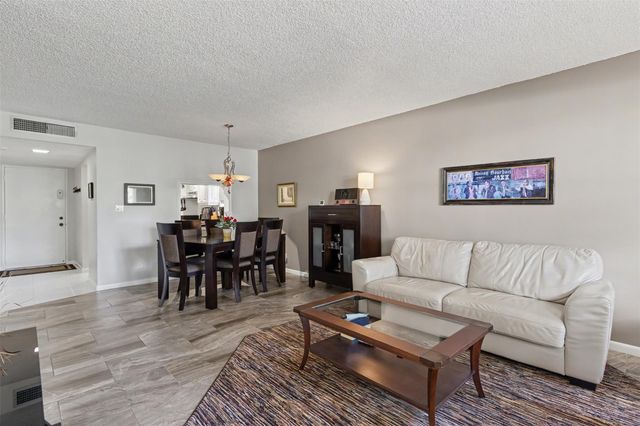 2307 S Cypress Bend Dr 106, Pompano Beach, FL 33069