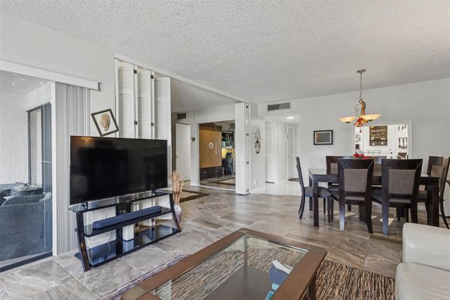 2307 S Cypress Bend Dr 106, Pompano Beach, FL 33069