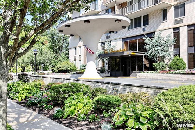 160 Overlook Avenue 2D, Hackensack, NJ 07601