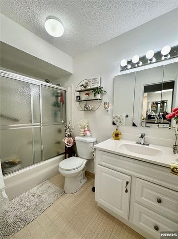 160 Overlook Avenue 2D, Hackensack, NJ 07601