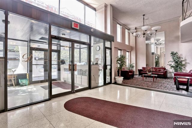 160 Overlook Avenue 2D, Hackensack, NJ 07601