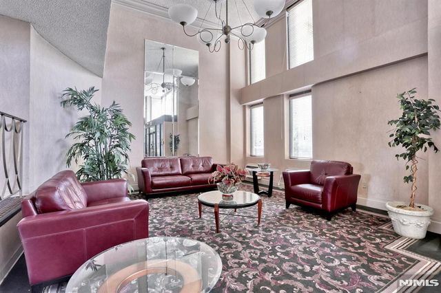 160 Overlook Avenue 2D, Hackensack, NJ 07601