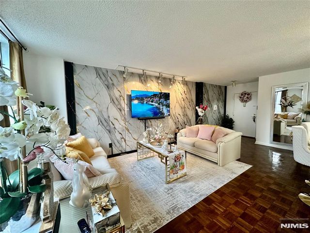 160 Overlook Avenue 2D, Hackensack, NJ 07601