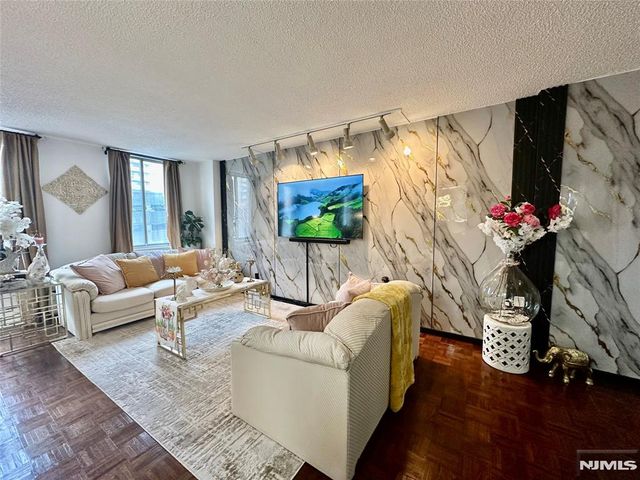 160 Overlook Avenue 2D, Hackensack, NJ 07601