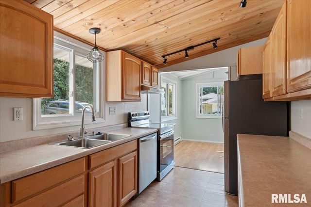 17279 RIVER VIEW Road, Petersburg, IL 62675