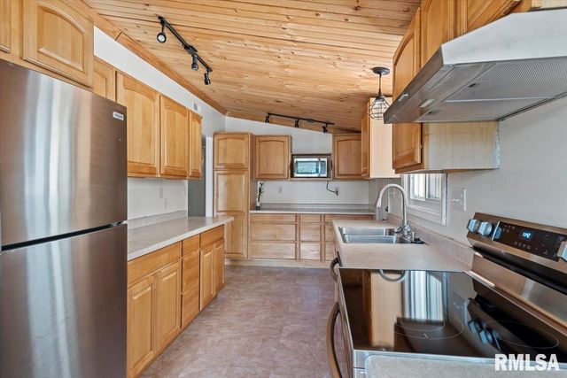 17279 RIVER VIEW Road, Petersburg, IL 62675