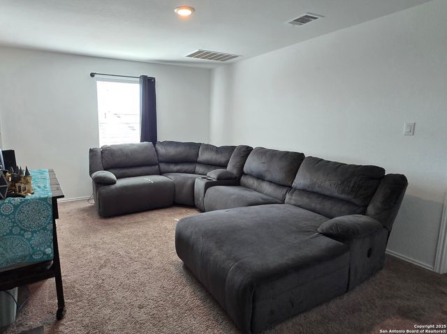 2815 Millikan Dr., Converse, TX 78109