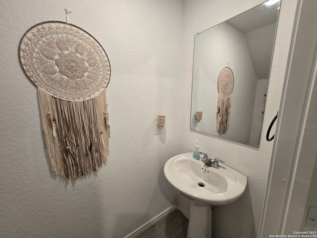 2815 Millikan Dr., Converse, TX 78109