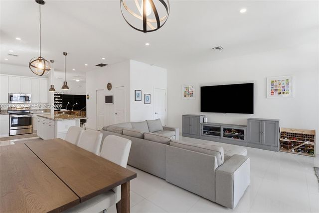 3407 Day Ave 3407, Miami, FL 33133