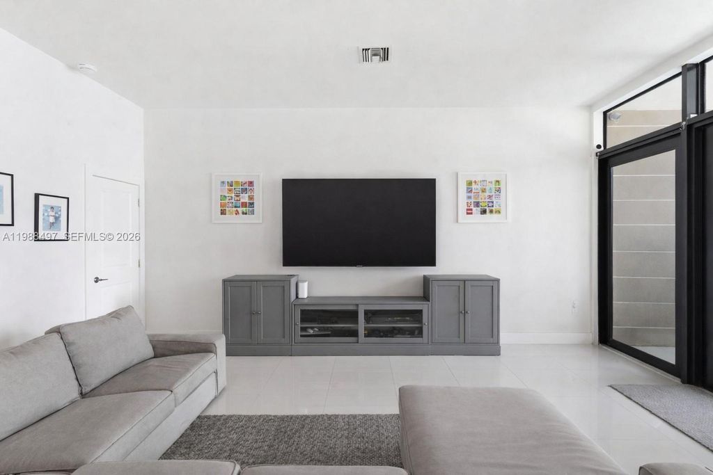 3407 Day Ave 3407, Miami, FL 33133