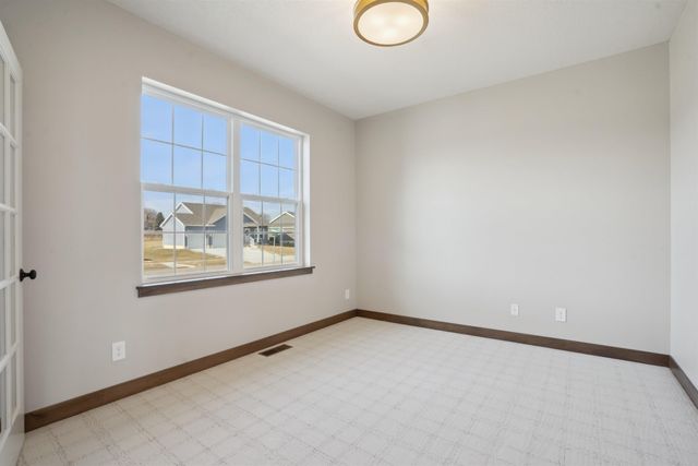 1416 Partridge Lane, Waterloo, IA 50701