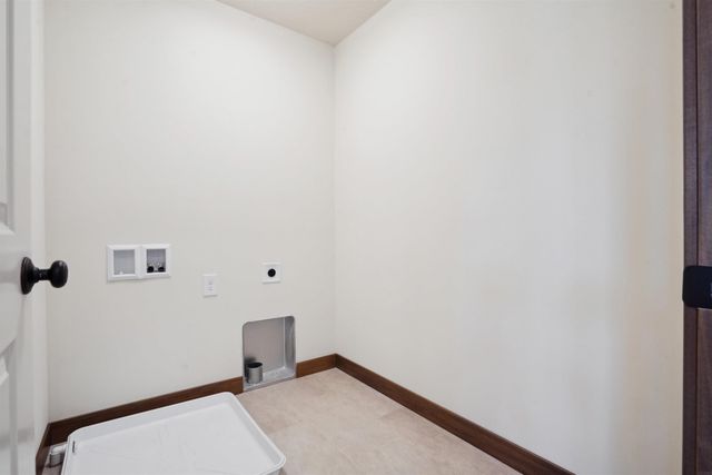 1416 Partridge Lane, Waterloo, IA 50701