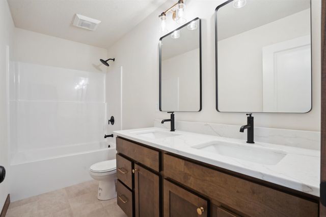 1416 Partridge Lane, Waterloo, IA 50701