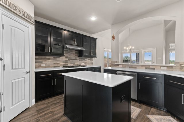 800 Beckington Drive, Shady Shores, TX 76208