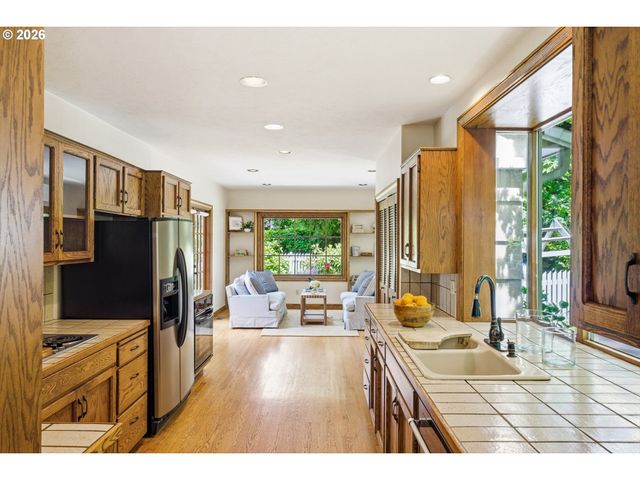 615 Se ANDOVER Pl, Portland, OR 97202