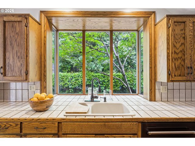 615 Se ANDOVER Pl, Portland, OR 97202