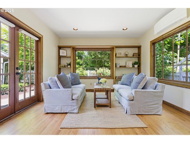 615 Se ANDOVER Pl, Portland, OR 97202