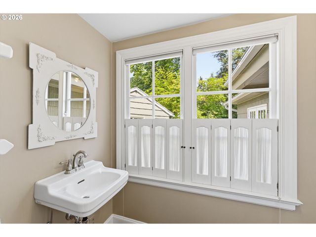 615 Se ANDOVER Pl, Portland, OR 97202