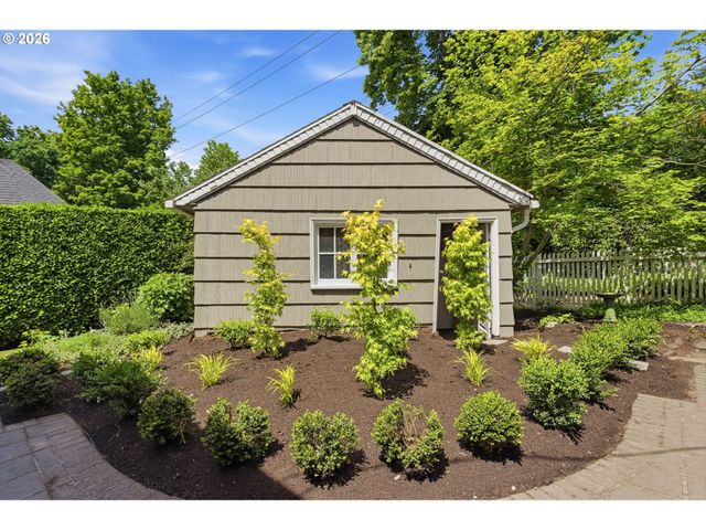 615 Se ANDOVER Pl, Portland, OR 97202