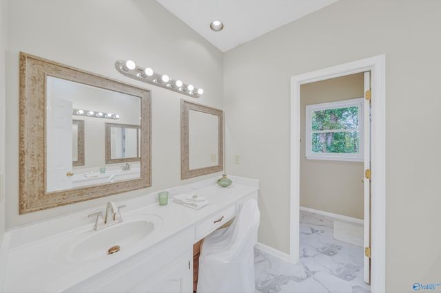 10001 SE Covington Drive, Huntsville, AL 35803