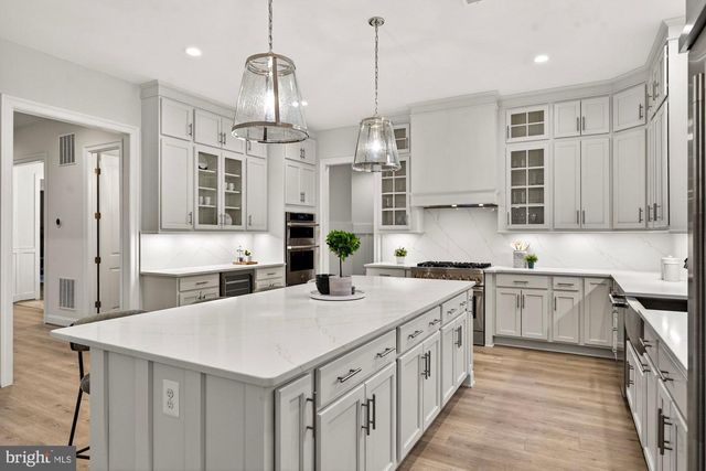 1711 DREWLAINE DR, Vienna, VA 22182