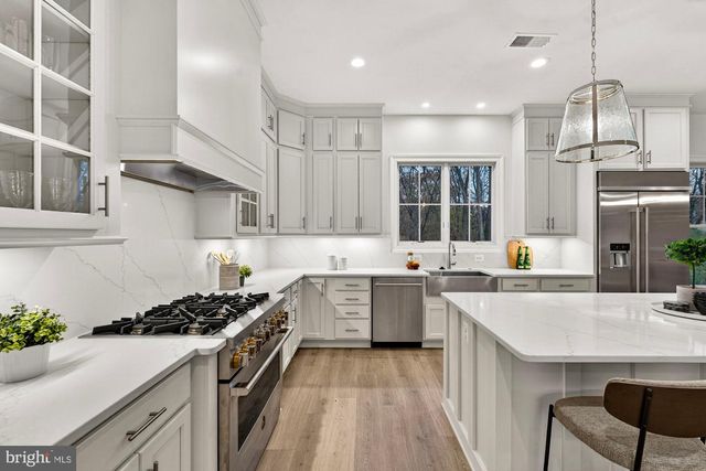 1711 DREWLAINE DR, Vienna, VA 22182