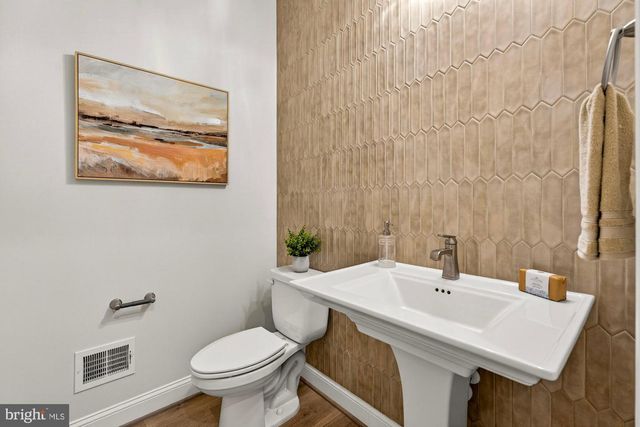 1711 DREWLAINE DR, Vienna, VA 22182