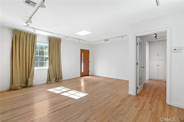 17329 Burbank Boulevard, Encino, CA 91316