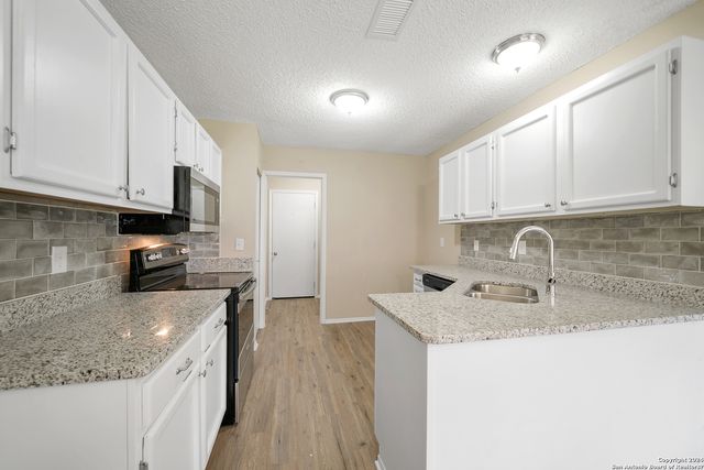 9462 Bowen Dr, San Antonio, TX 78250