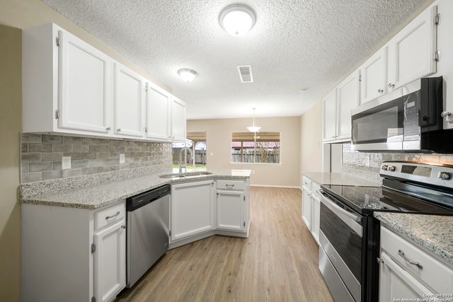 9462 Bowen Dr, San Antonio, TX 78250