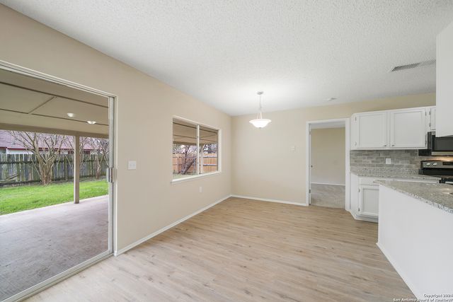 9462 Bowen Dr, San Antonio, TX 78250