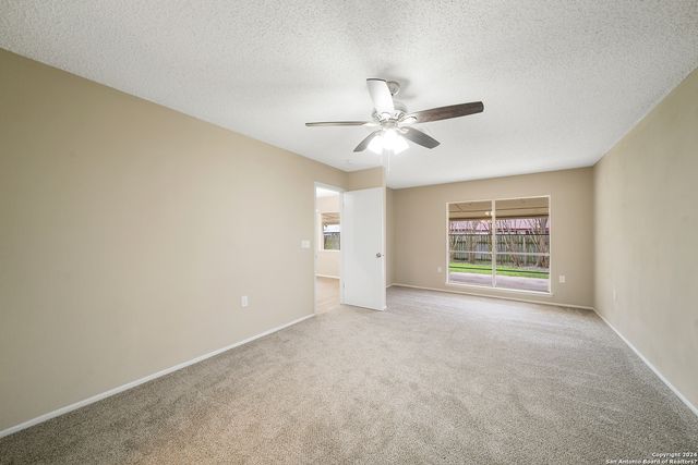 9462 Bowen Dr, San Antonio, TX 78250