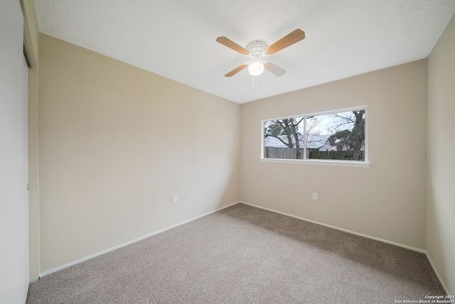 9462 Bowen Dr, San Antonio, TX 78250