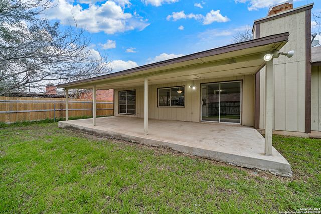 9462 Bowen Dr, San Antonio, TX 78250